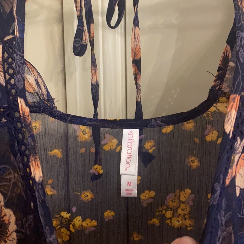Xhilaration Women’s top size medium - Picture 2 of 5